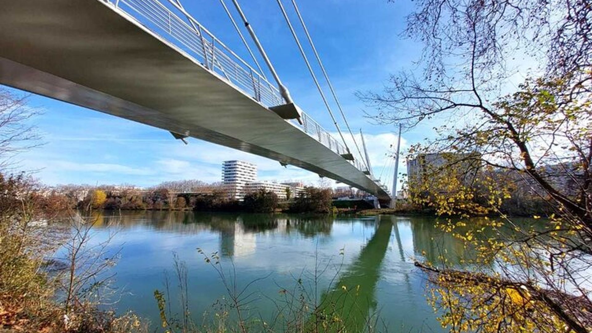 Panoramic Toulouse: E-Bike Tour with Cable Car Experience