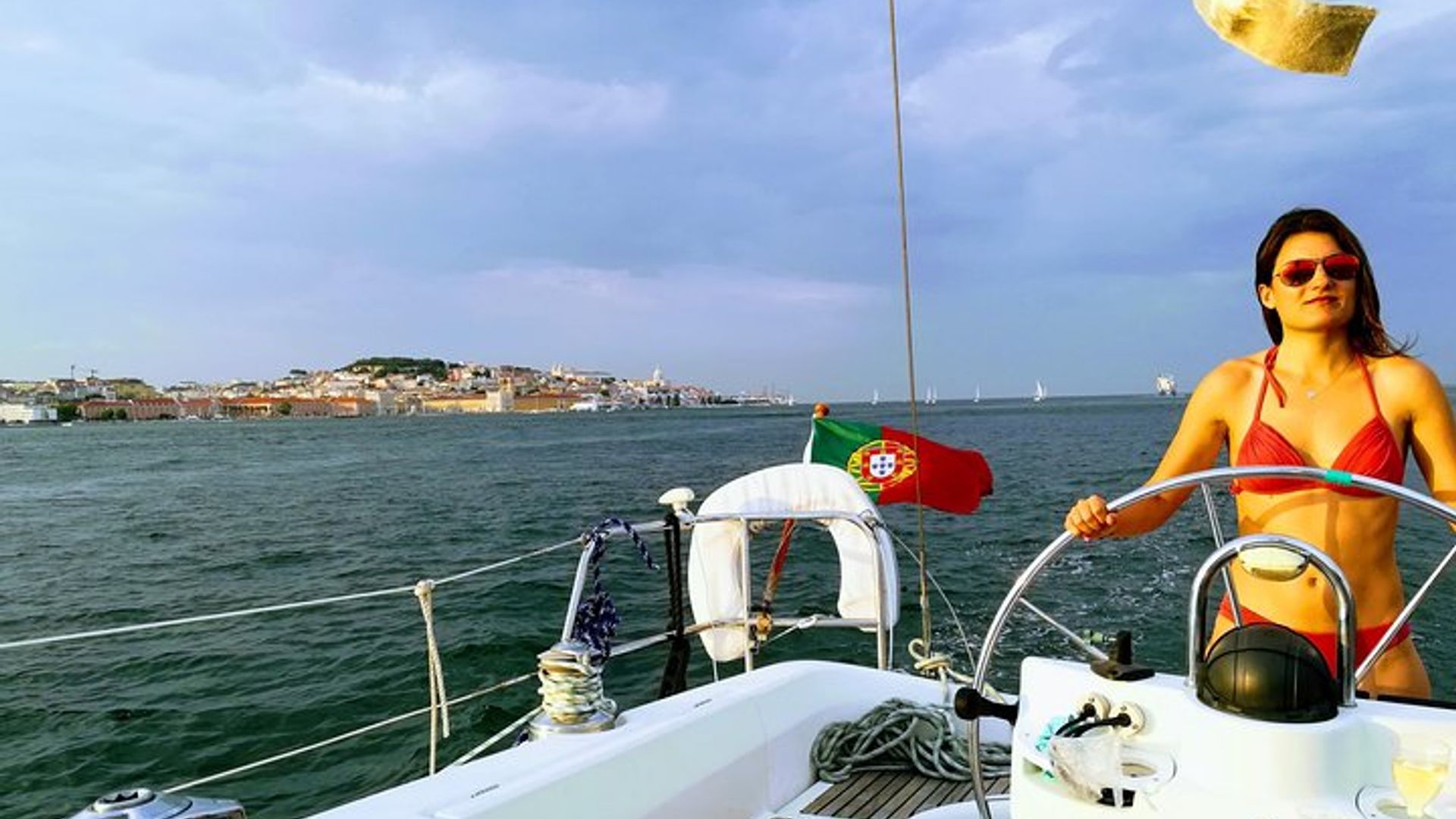 Lisbon Private Sightseeing Sailing Experience image 1