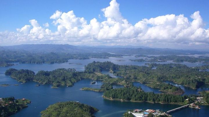 Guatapé Private Tour: Peńol de Guatapé and Coffee