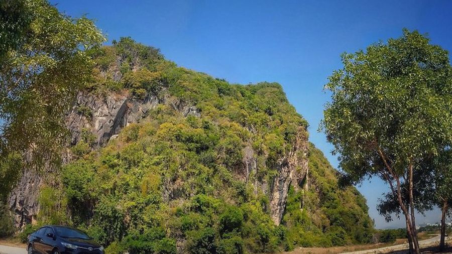 Hue to Hoi An OR Hoi An to Hue Including Marble Mountains
