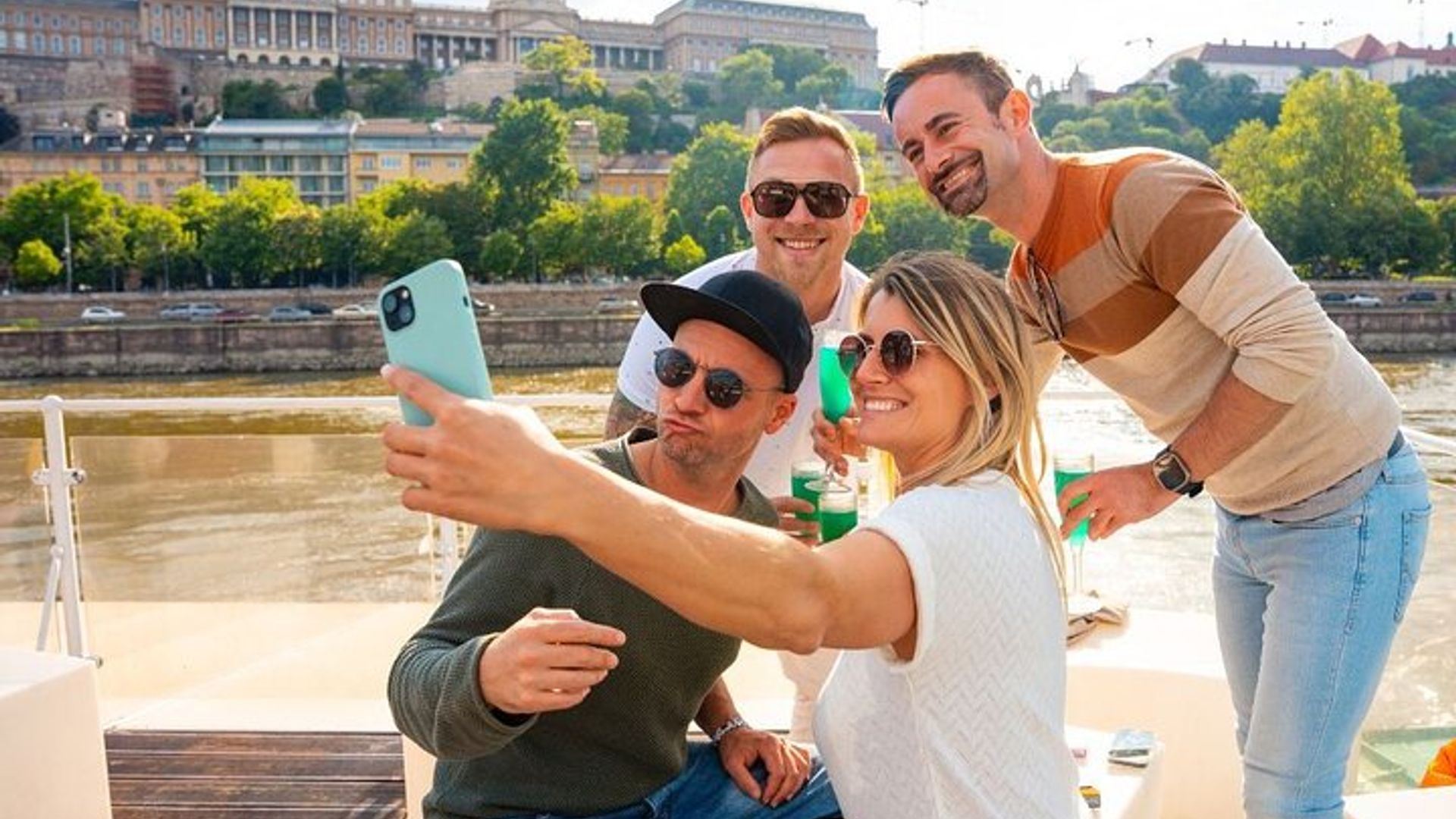 Budapest: Sunset Danube Cruise With Prosecco