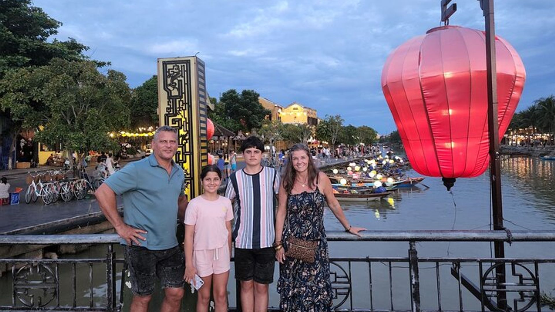 Visite privée MARBLE MOUNTAIN-Caves &HOI AN Ancient Town-BoatRide
