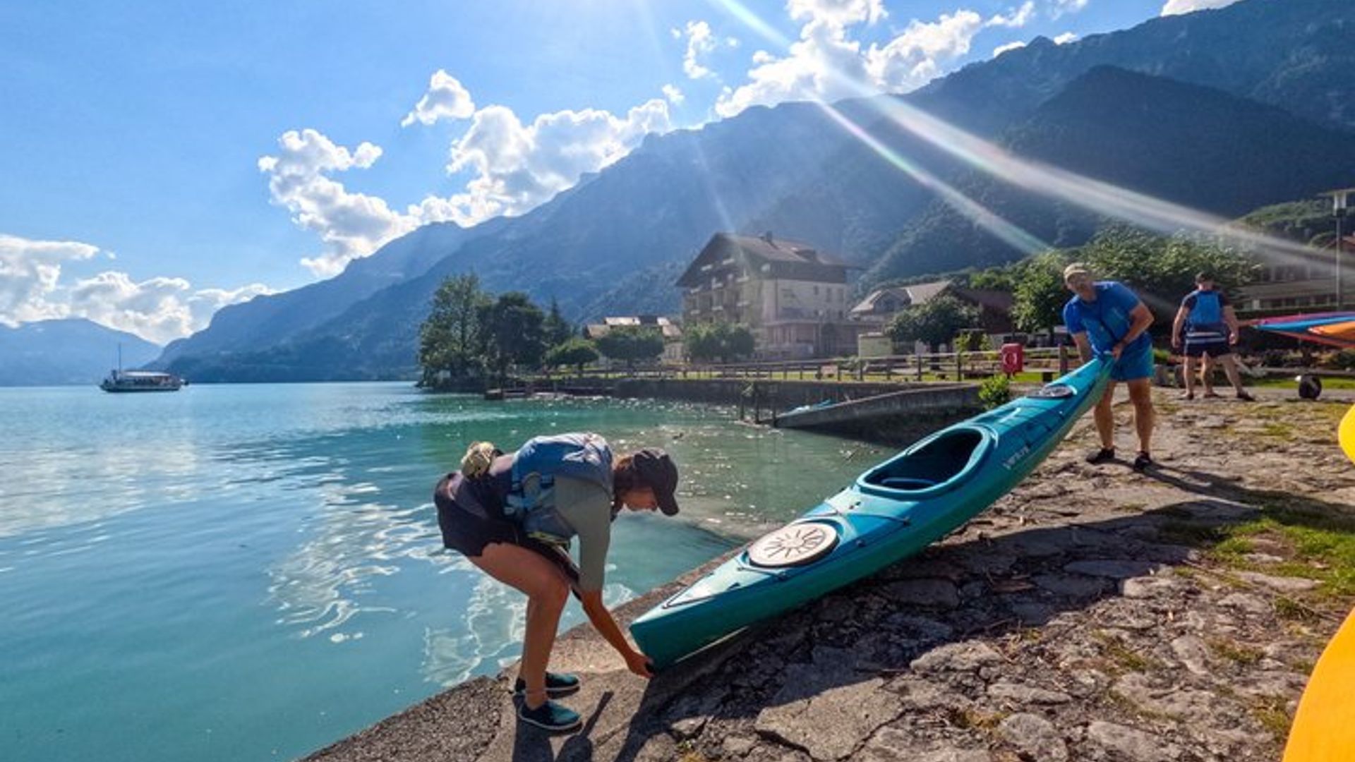 Kayak Tour of the Turquoise Lake Brienz