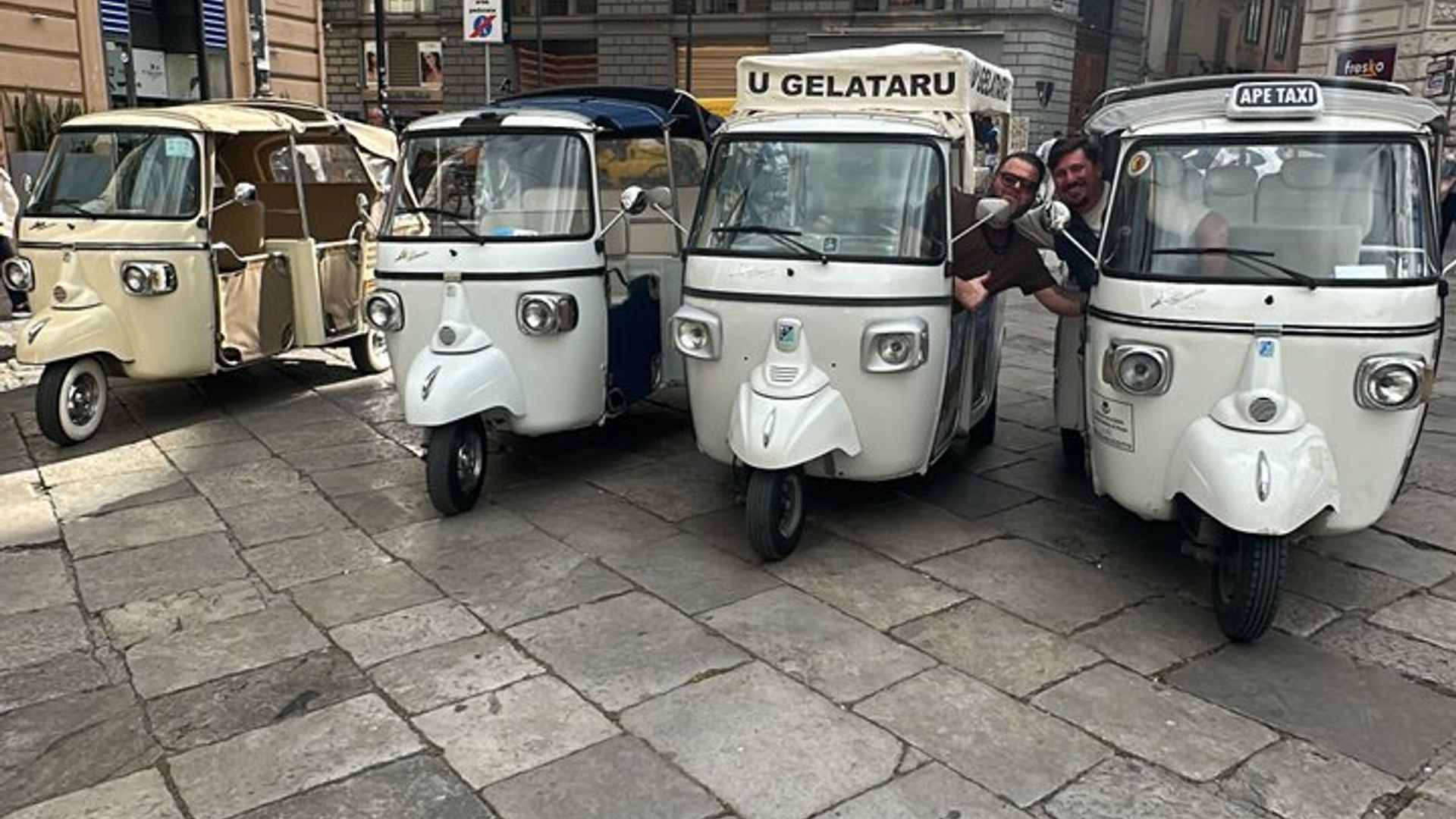 Tuk-Tuk-Fahrt, Affenauto