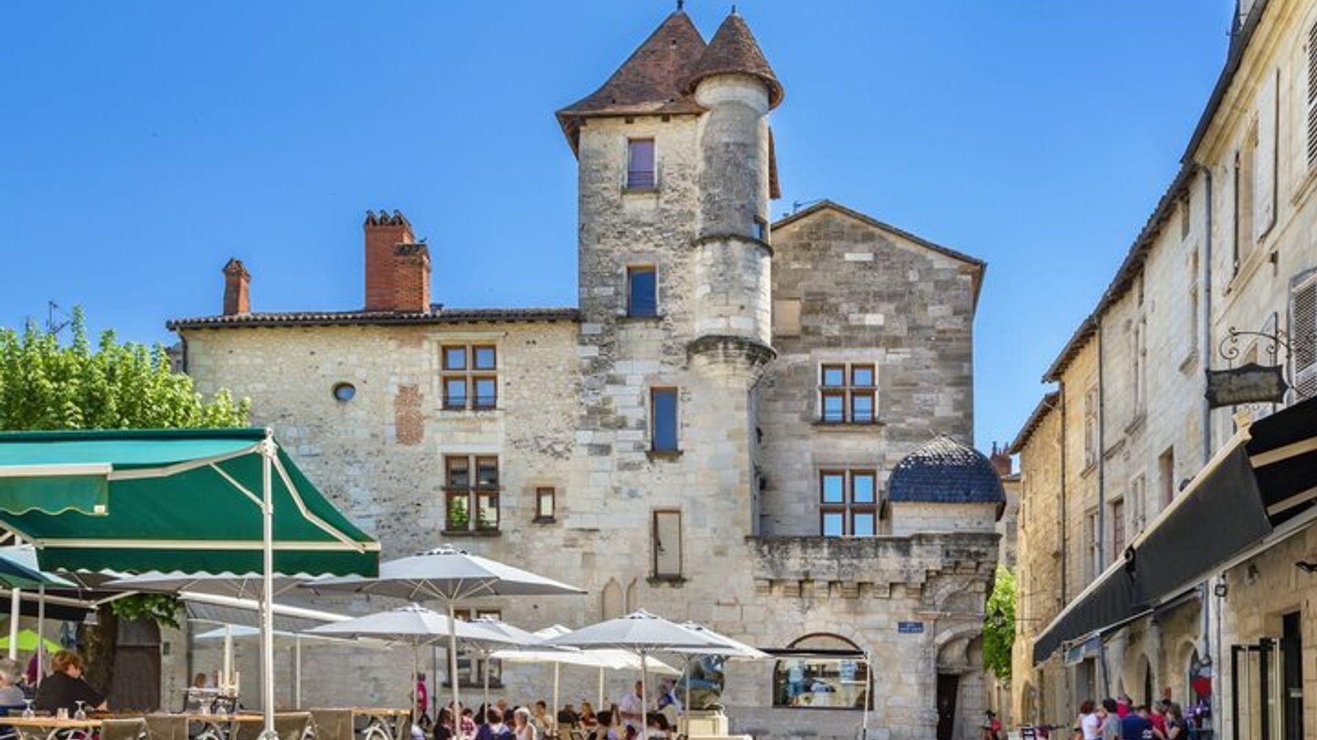 Hello Périgueux : Private 2 - Hour Intro Paseo por la ciudad con guía local
