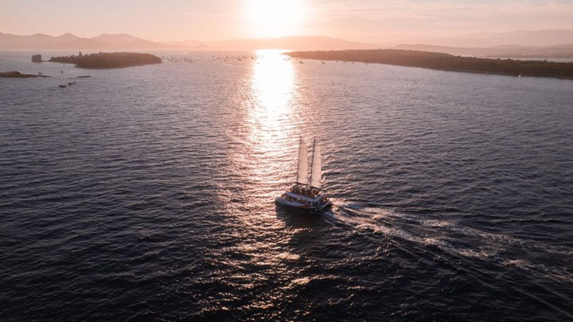 Marina Baie des Anges | Le Coucher de Soleil | Anse de la Salis