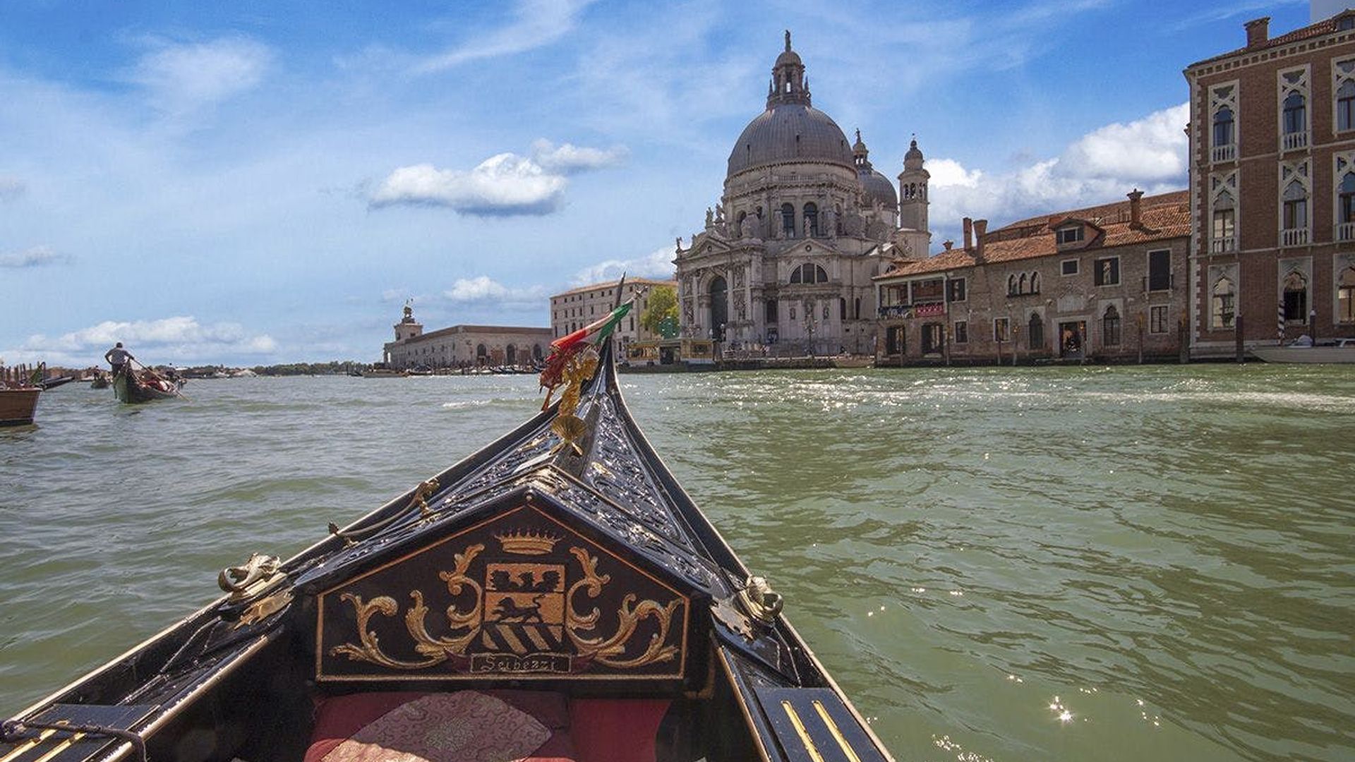 Private gondola ride and dinner in Venice