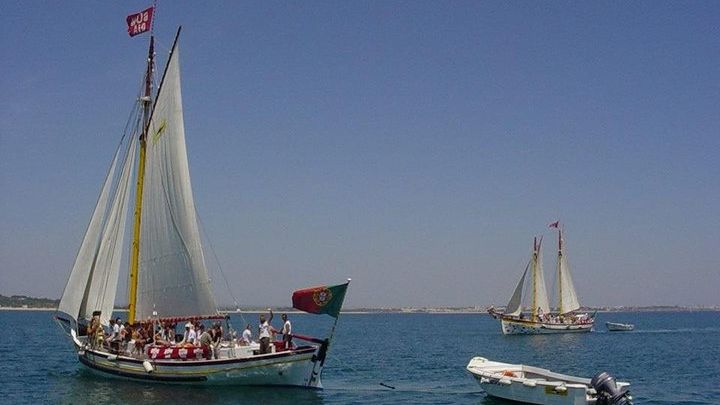 Lagos Sail, Swim & Tapas Tour with Ponta da Piedade Caves