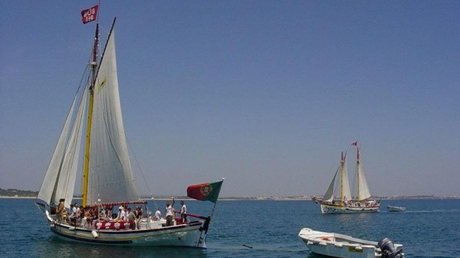 Lagos Sail, Swim & Tapas Tour with Ponta da Piedade Caves