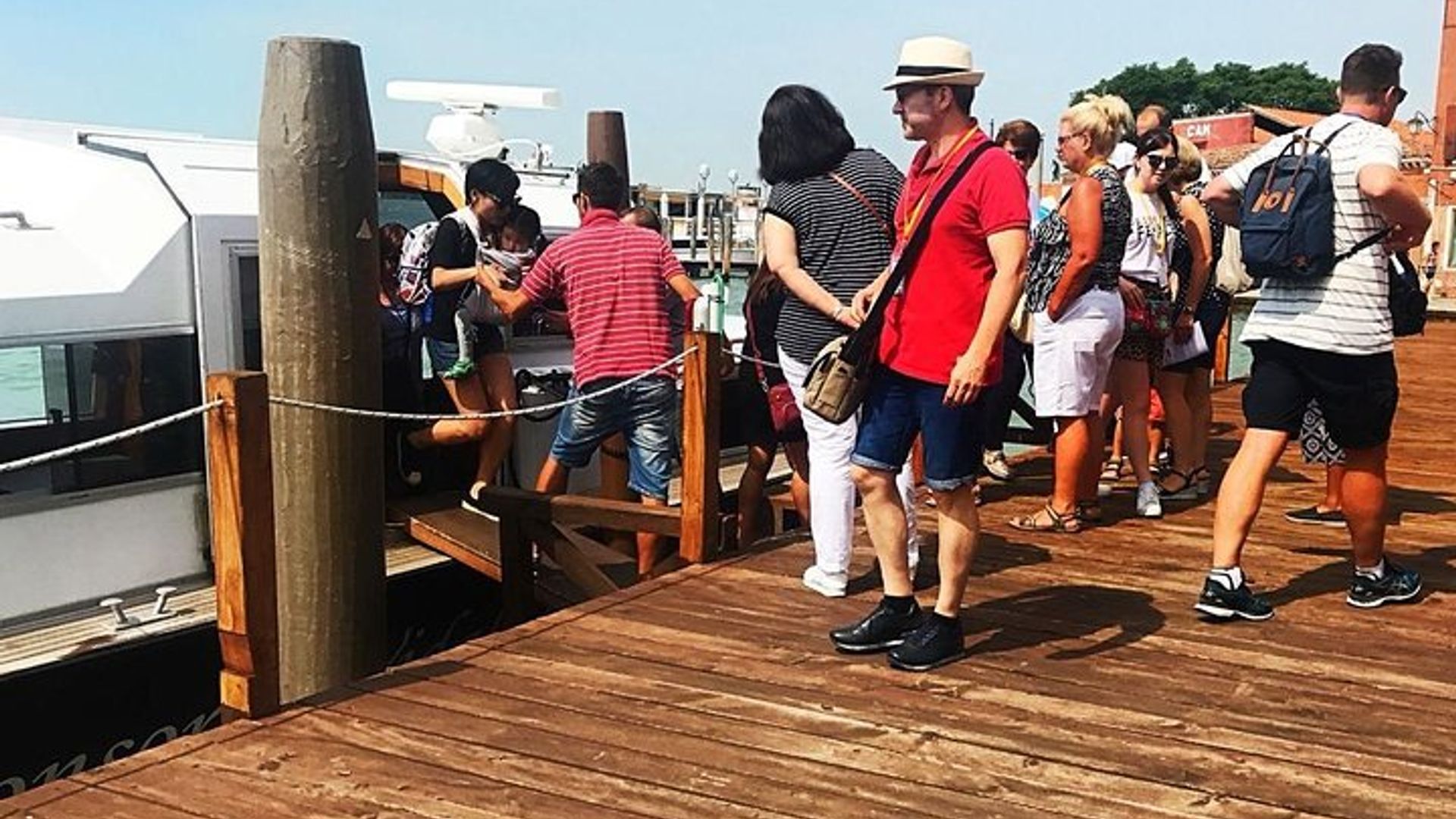 Half-Day Venice Lagoon Cruise: Murano Island and Burano Island