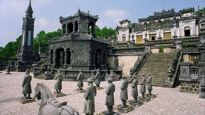Hue Private Custom Tour with Tombs and Pagodas