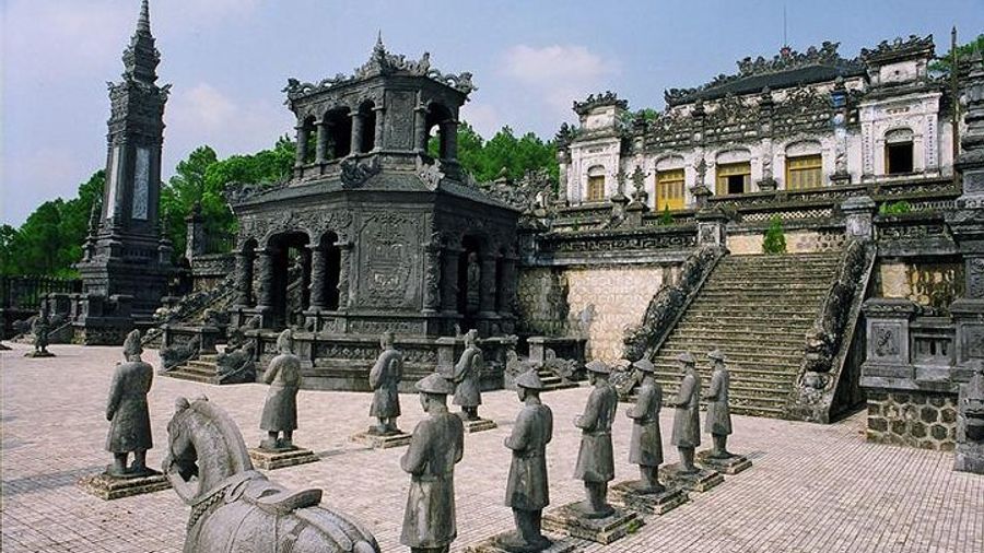 Hue Private Custom Tour with Tombs and Pagodas