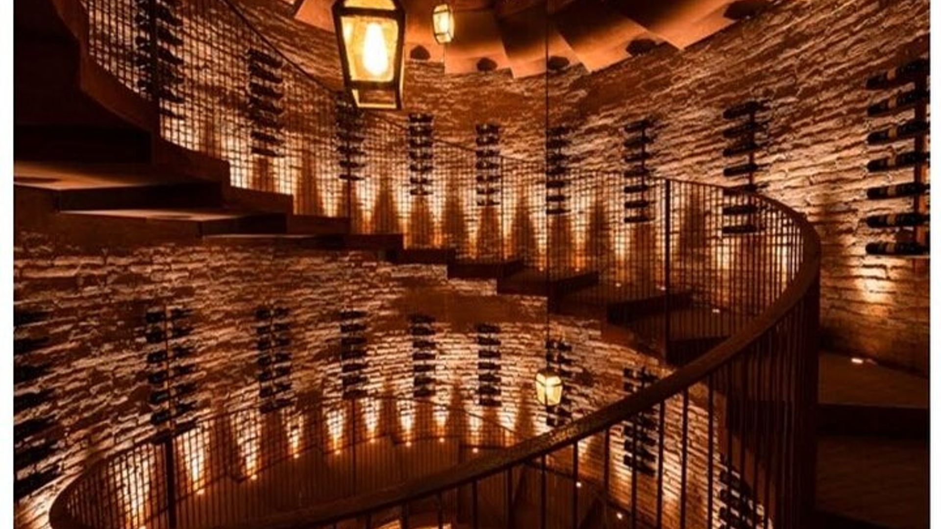 Recorrido privado por el vino Brunello, visitas a tres bodegas de lujo y almuerzo