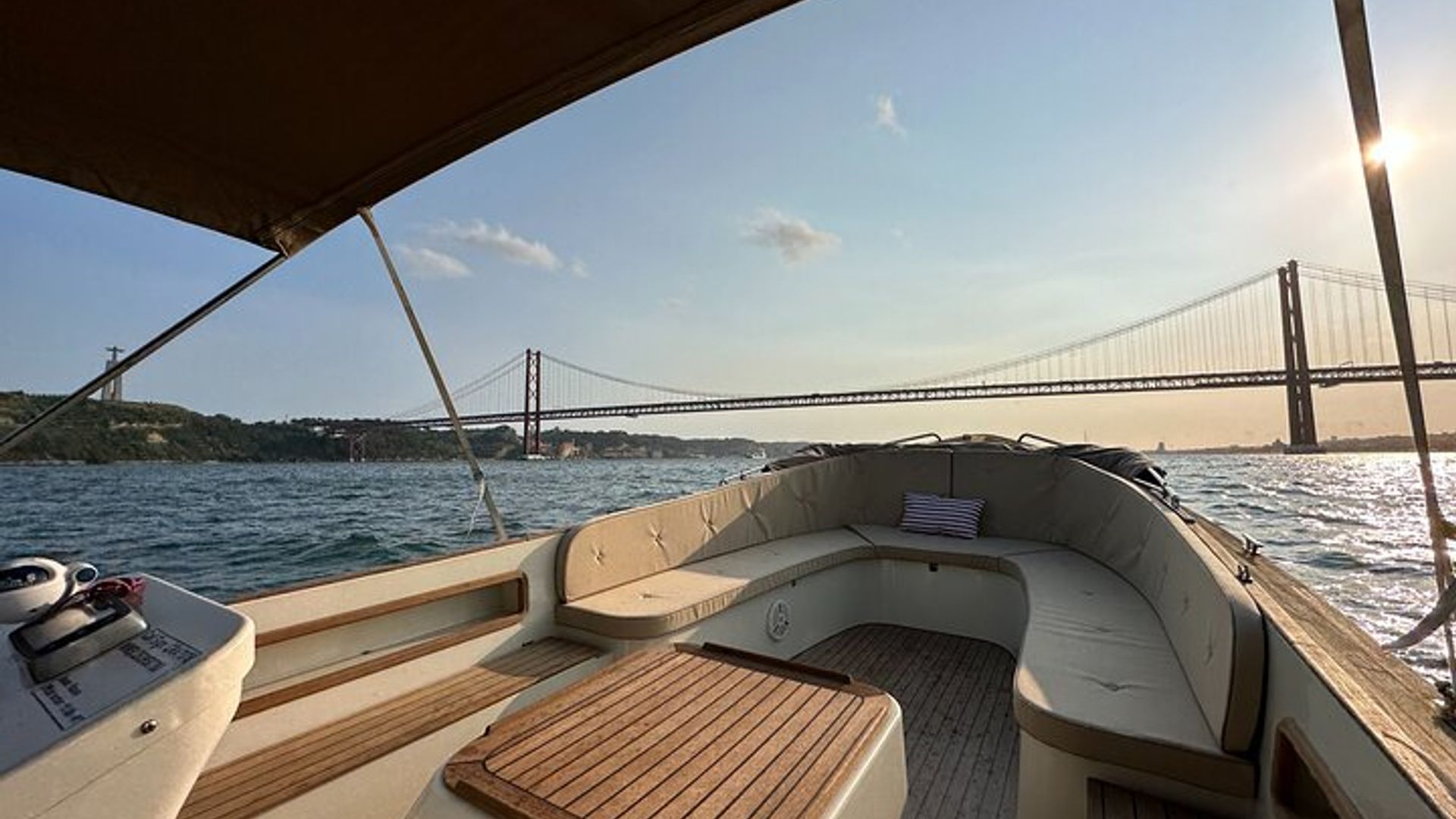 Lisbon Small-Group Tagus Boat Cruise With Pizza and Open Bar