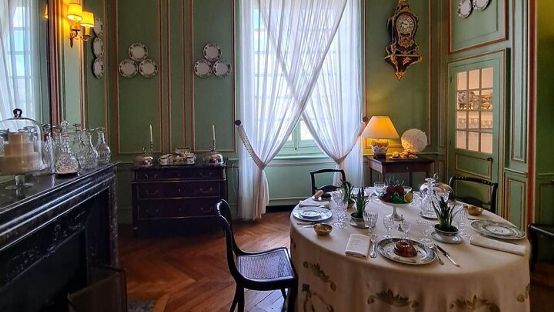 Visite privée des châteaux de la Loire au départ de Paris en minivan