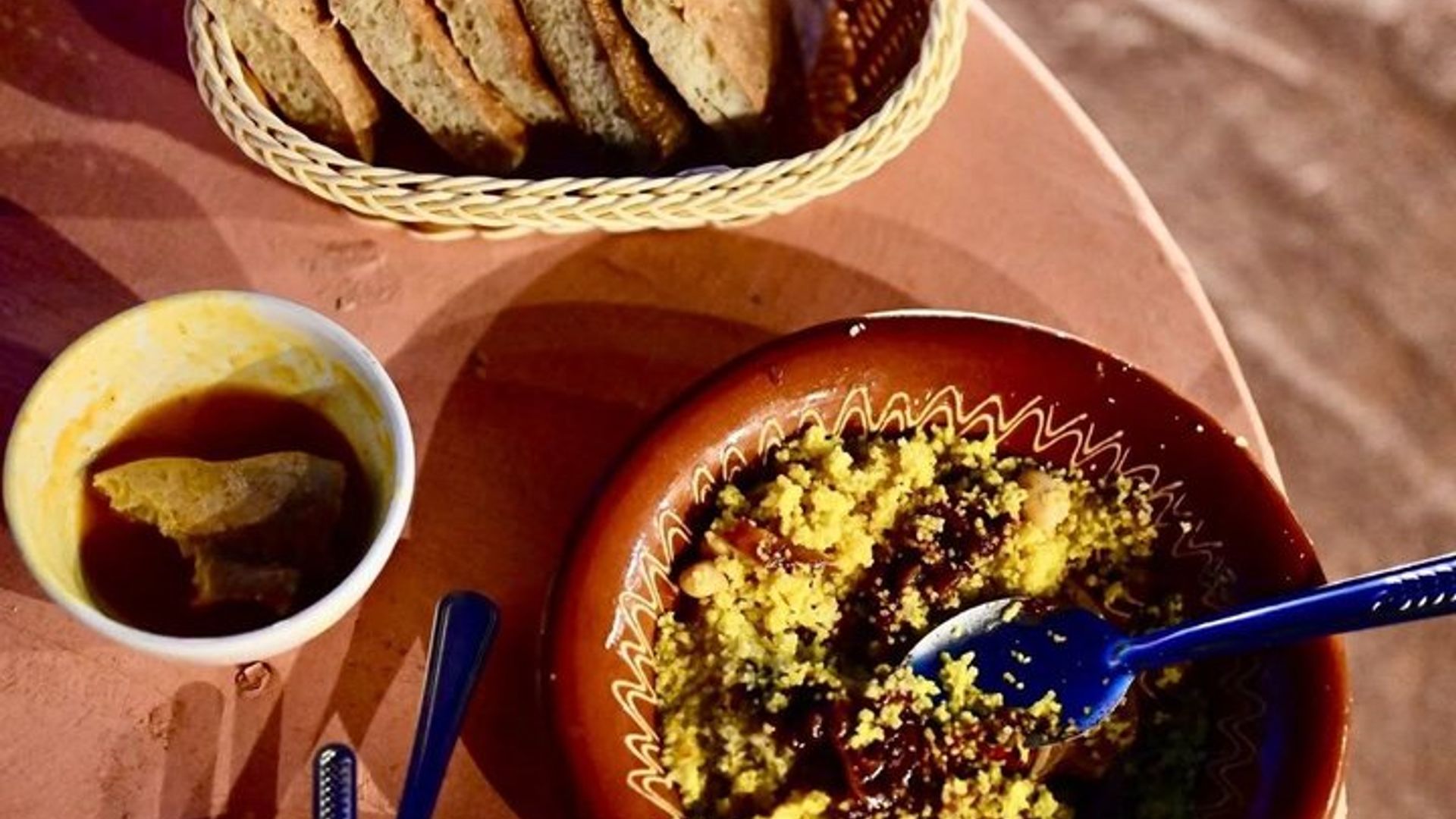 Cena en el desierto de Agafay con paseo en camello desde Marrakech