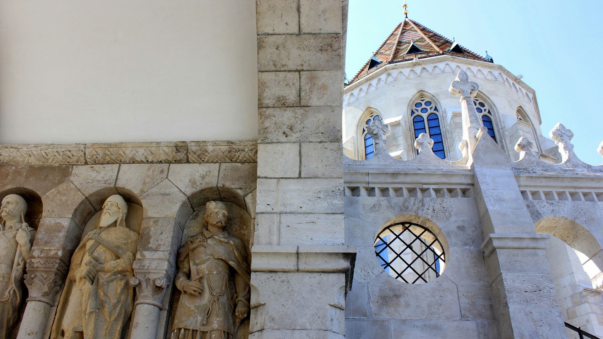 Buda Castle District Walk with Entry to Matthias Church