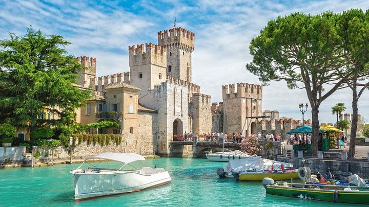 From Venice: Verona, Sirmione & Lake Garda with Boat Cruise