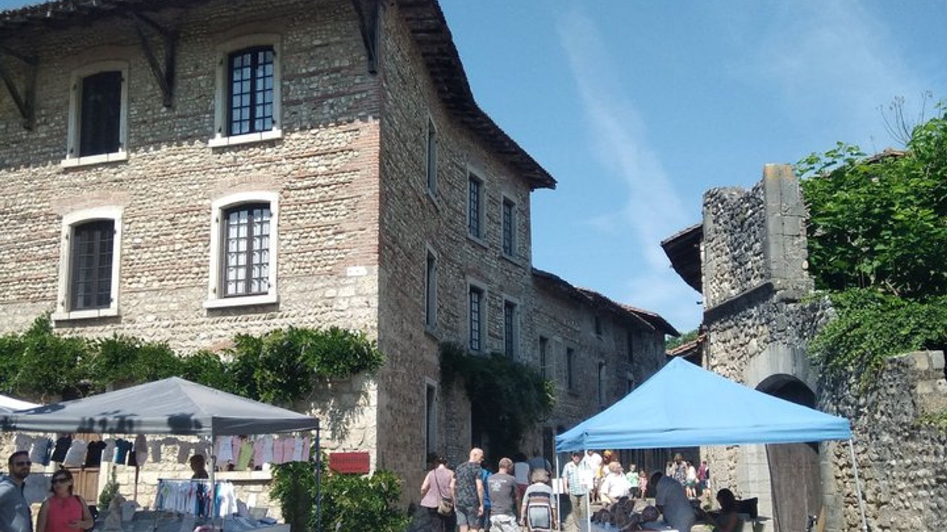 Tour Privado de Medio Día a la Ciudad Medieval de Perouges