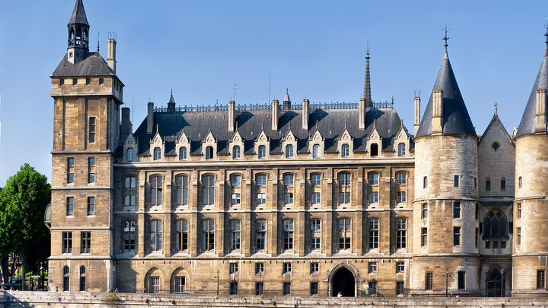 Tour in kleiner Gruppe durch die Außenfassade und Krypta der Kathedrale Notre Dame in Paris