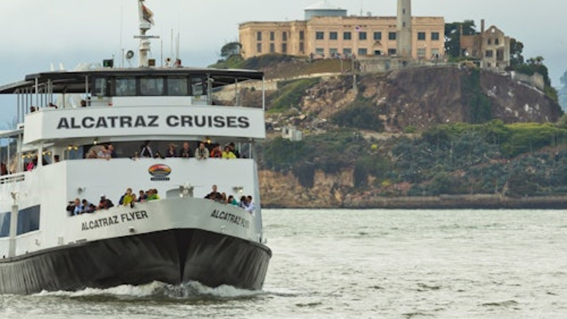 San Francisco: Alcatraz + Guided City E-bike Tour image 3