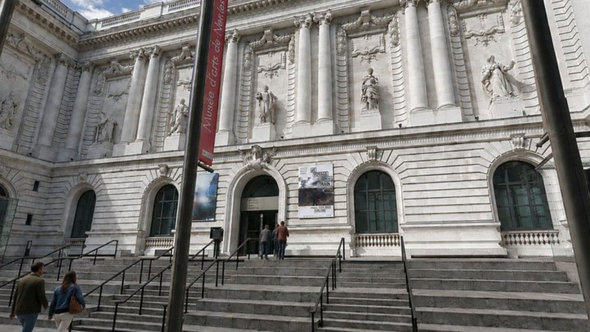 Nantes Scavenger Hunt & Highlights Self-Guided Walking Tour