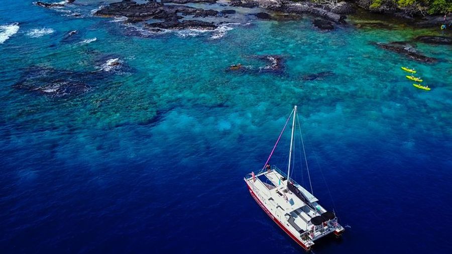 Kealakekua Bay Sailing and Snorkeling Tour from Kailua-Kona