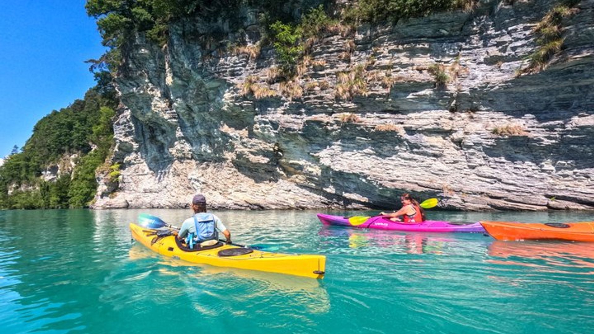 Excursión en kayak por el lago turquesa de Brienz
