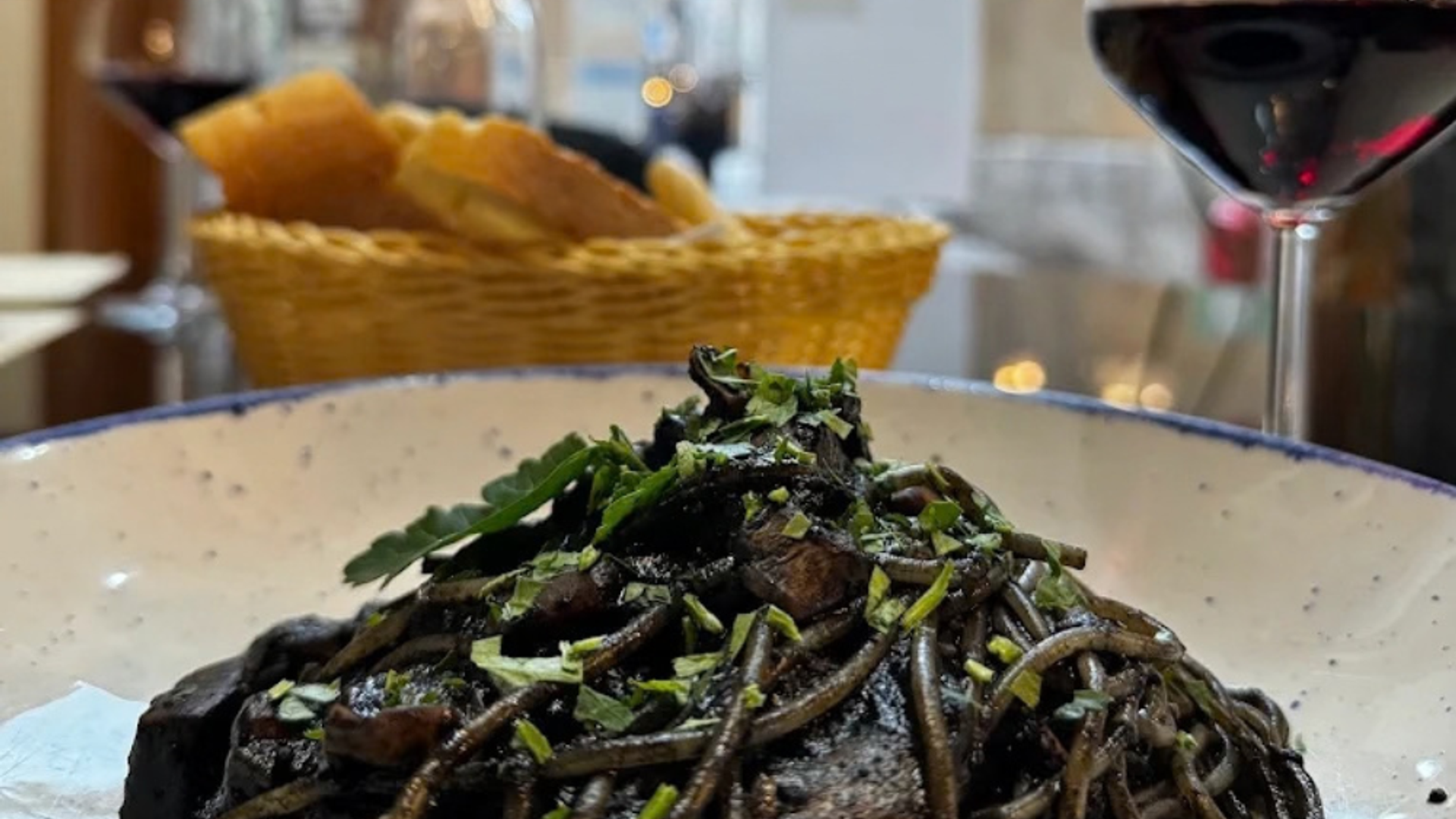 Venice Evening Food Tour in Cannaregio with Authentic Sit-Down Dinner