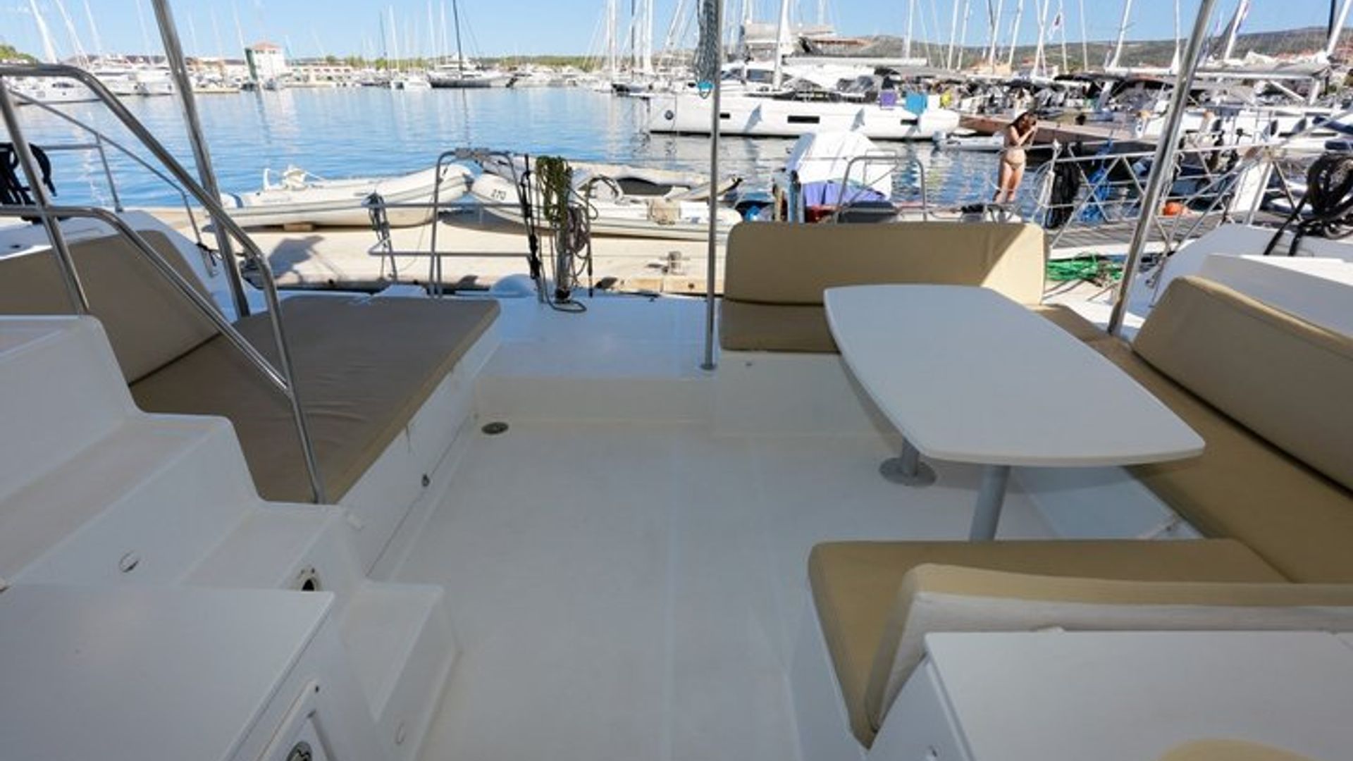 Eine ganztägige Maddalena-Katamaran-Tour mit Mittagessen