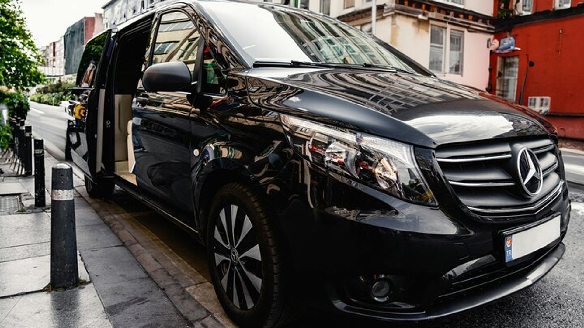 Paris Charles de Gaulle Airport Private Paris Transfer
