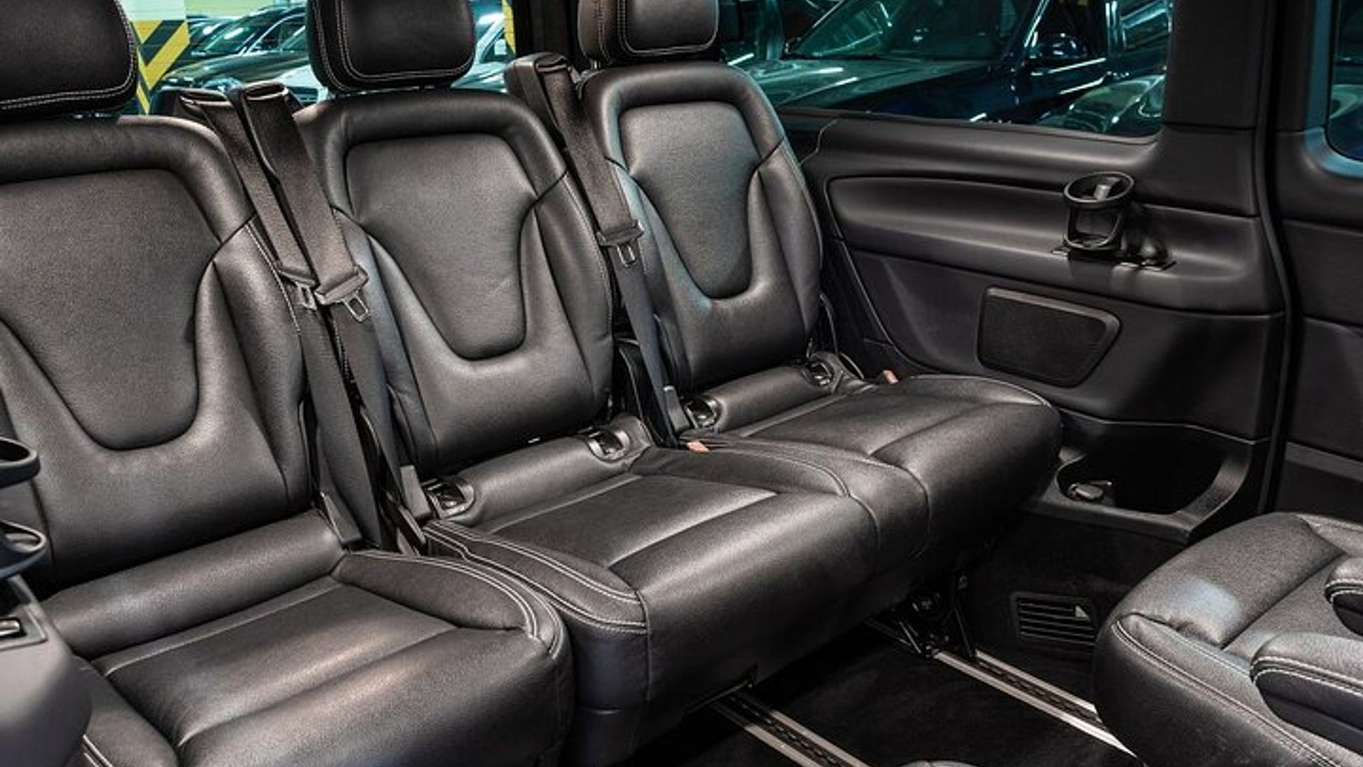 Paris Privater Transfer zum Flughafen Charles De Gaulle oder Orly