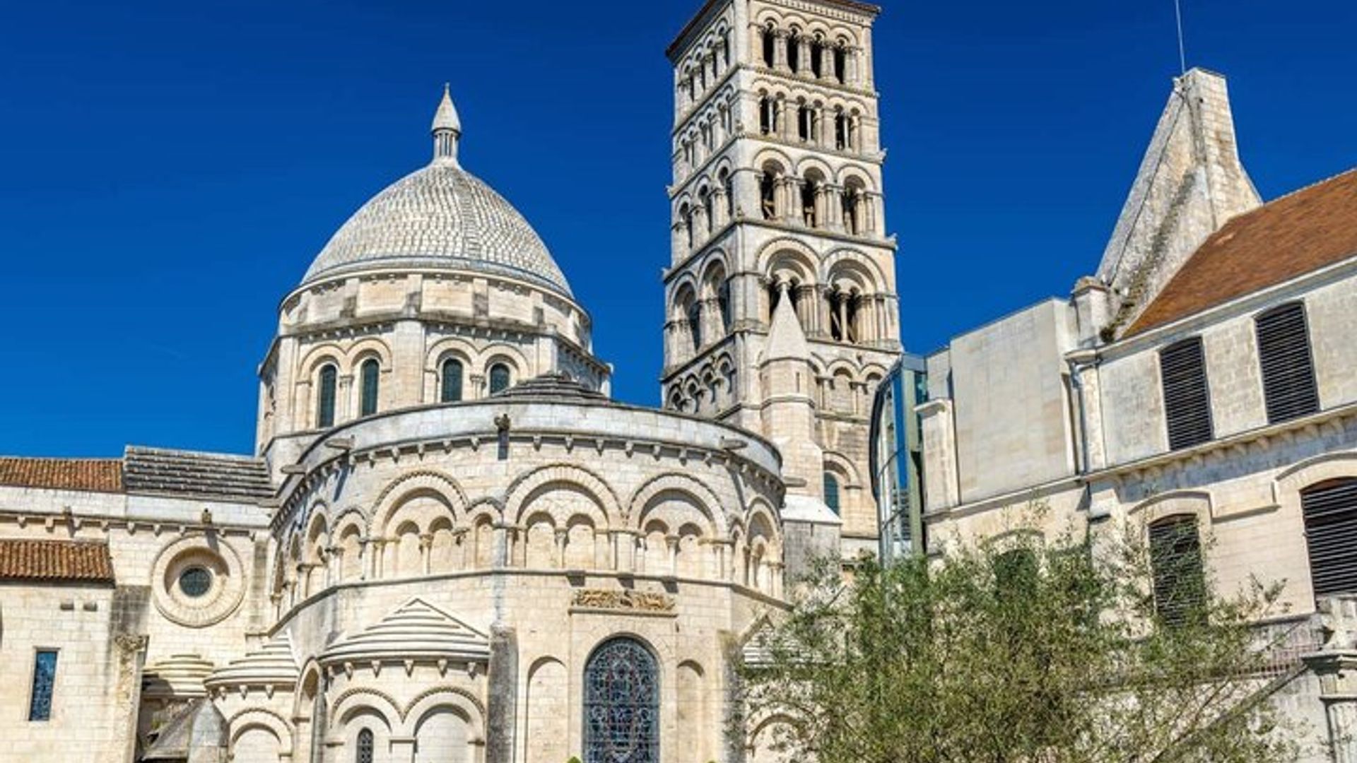 Bonjour Angouleme : Private 2 - Heure Intro City Walk avec Guide Local