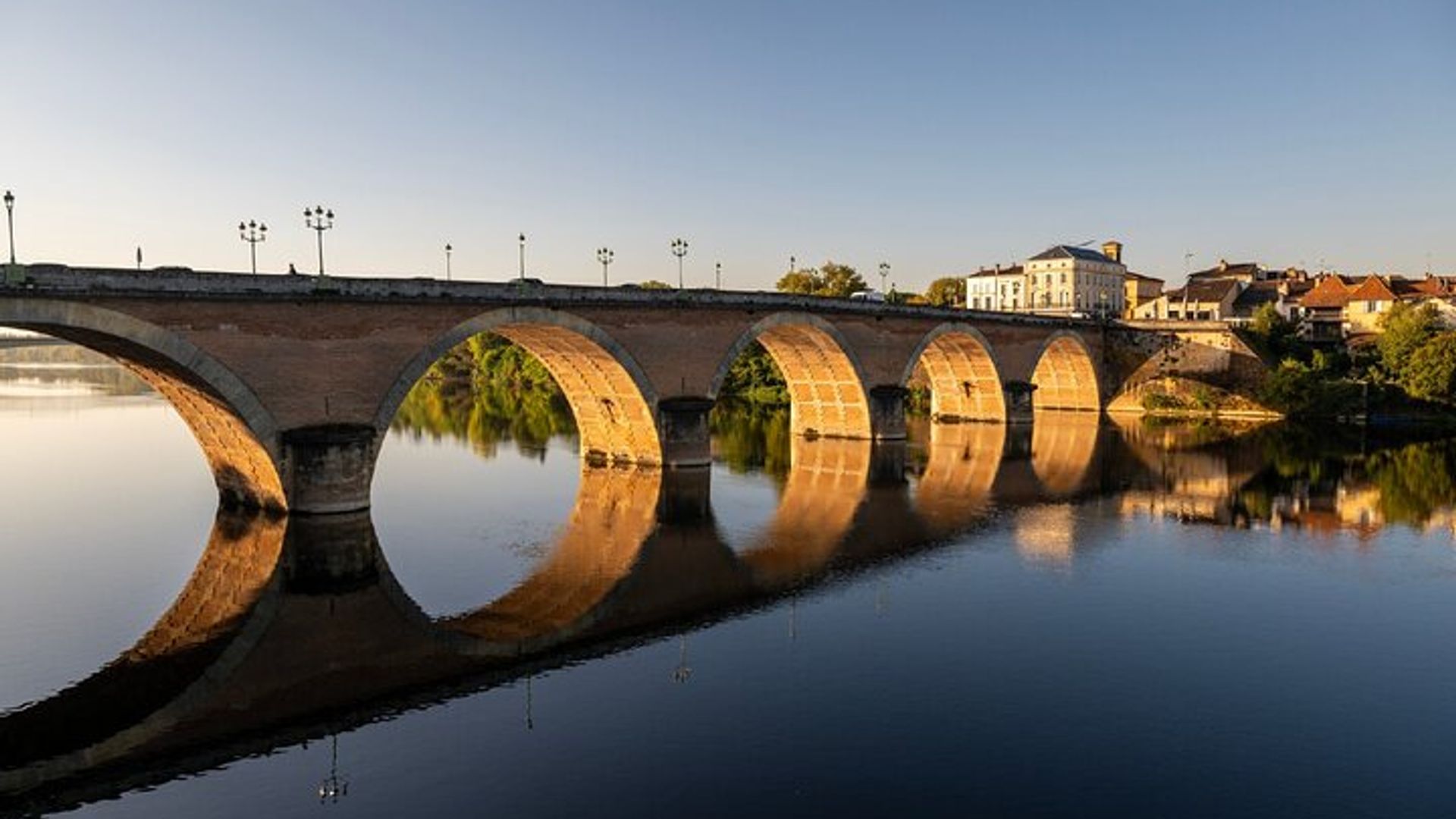 Bergerac Audio Guided Walking Tour 1h and 17 audio reviews