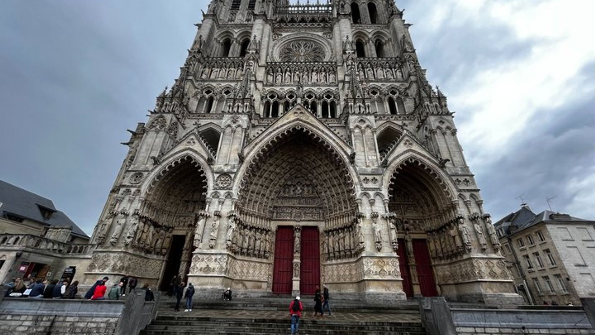 Paseo por la ciudad de Amiens con audioguía en 7 idiomas en tu teléfono