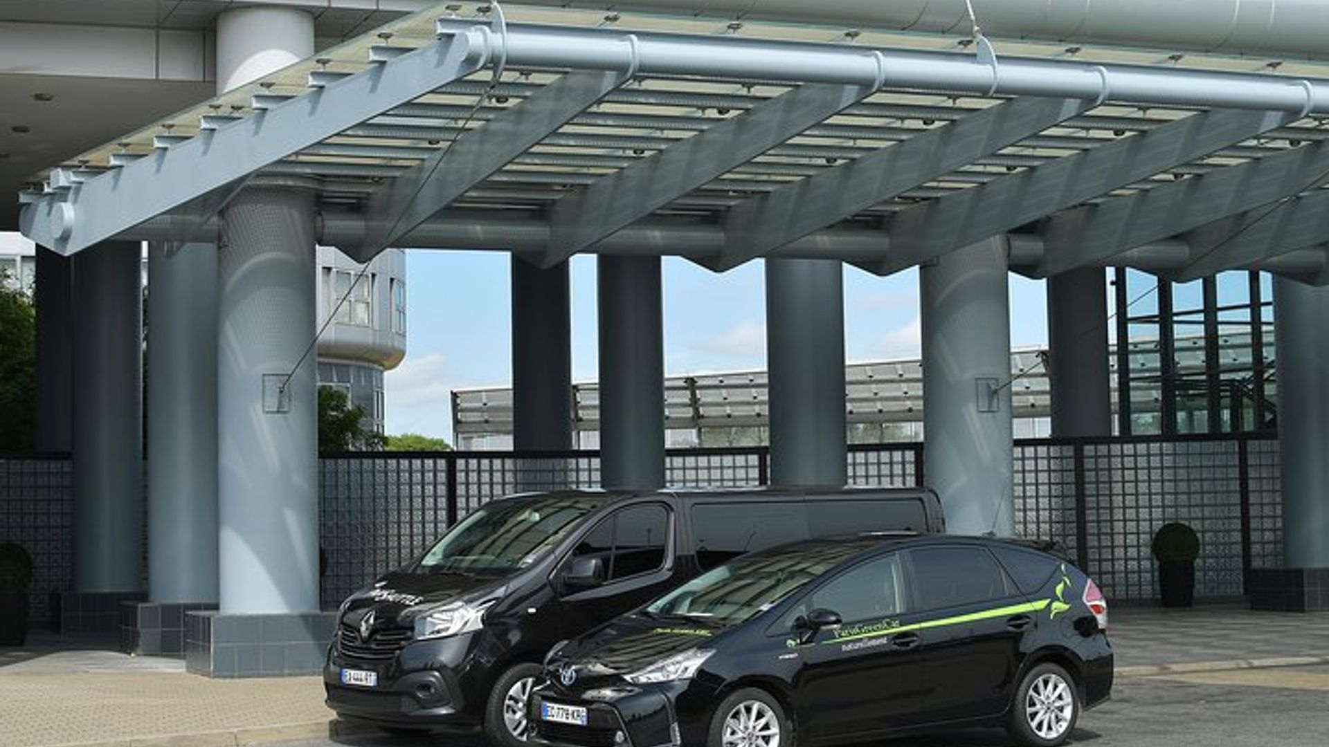 Paris, gemeinsamer Ankunfts-Shuttle vom Flughafen Charles de Gaulle
