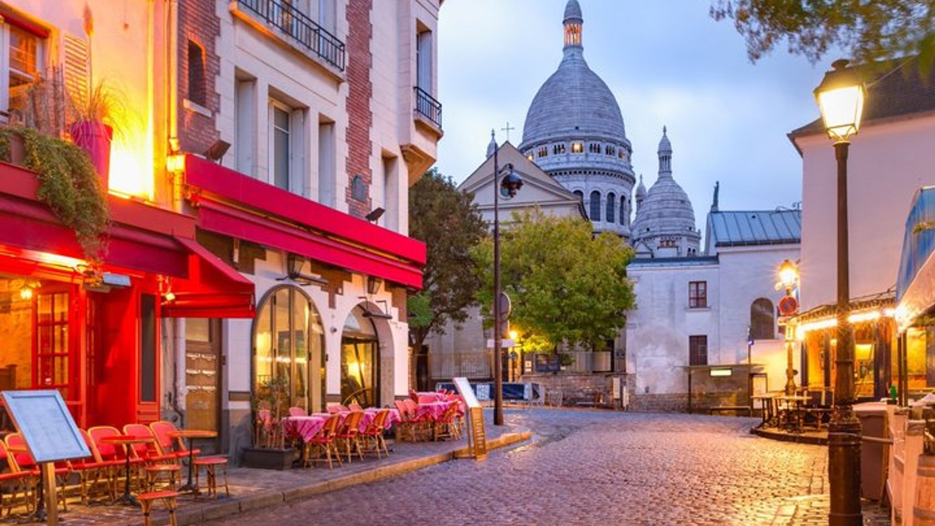 Paris: Montmartre Crime and Food Tasting Walking Tour