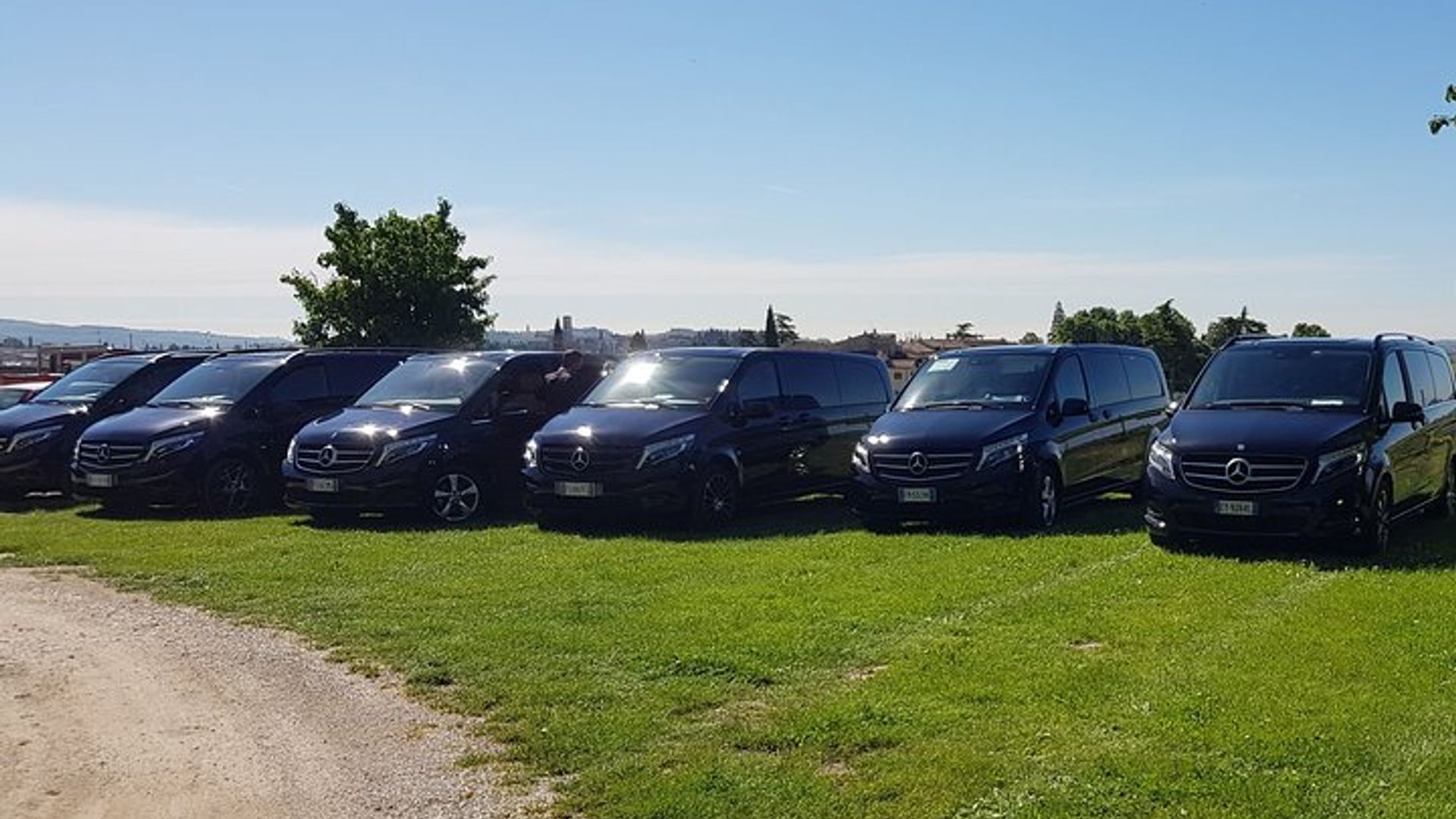 Venice to/from Milan: Private Transfer in Mercedes Minivan