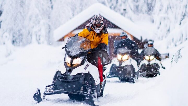 Whistler: Wilderness Adventure Snowmobile Tour With BBQ Lunch