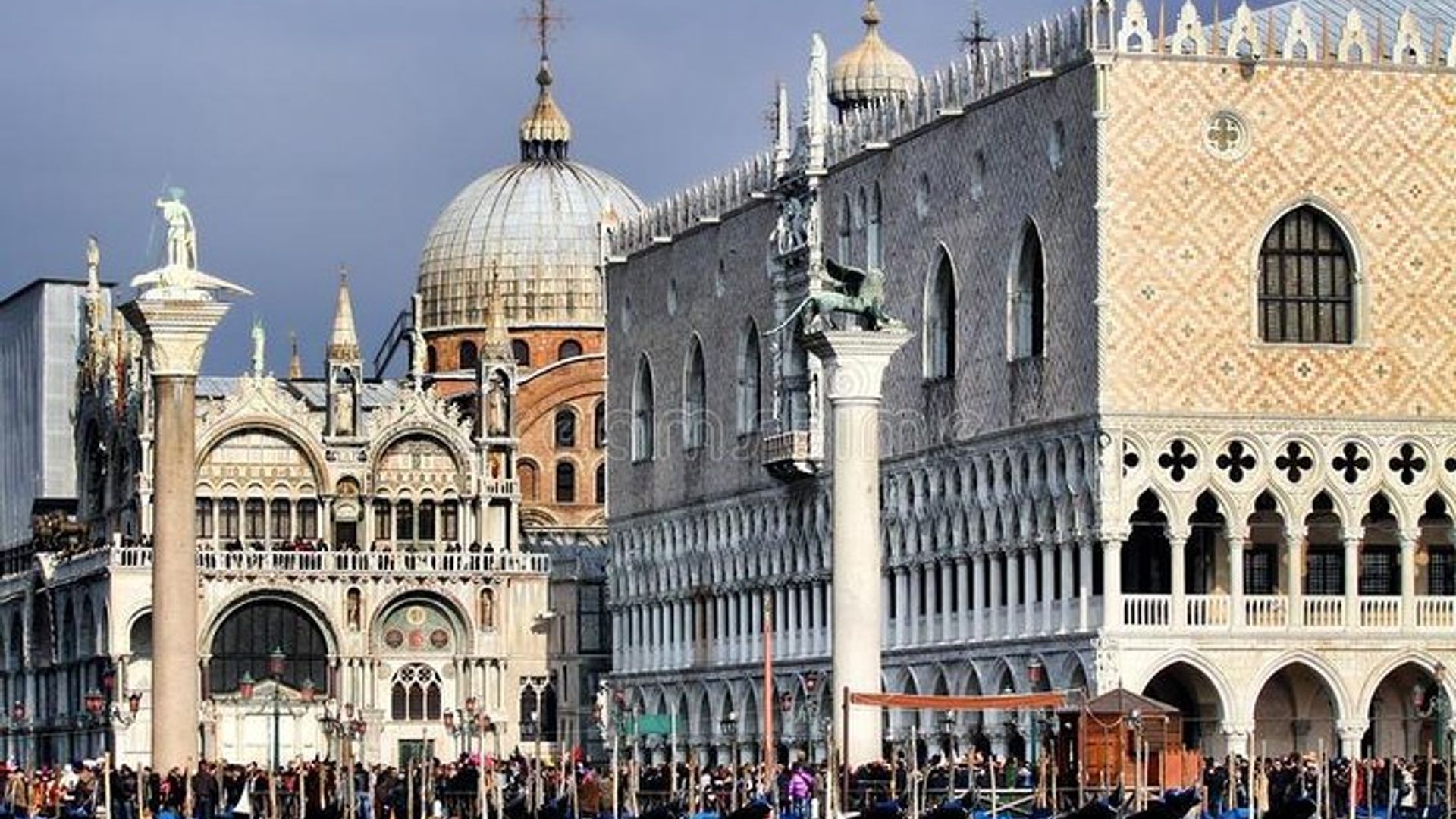 Half-Day Venice Lagoon Cruise: Murano Island and Burano Island