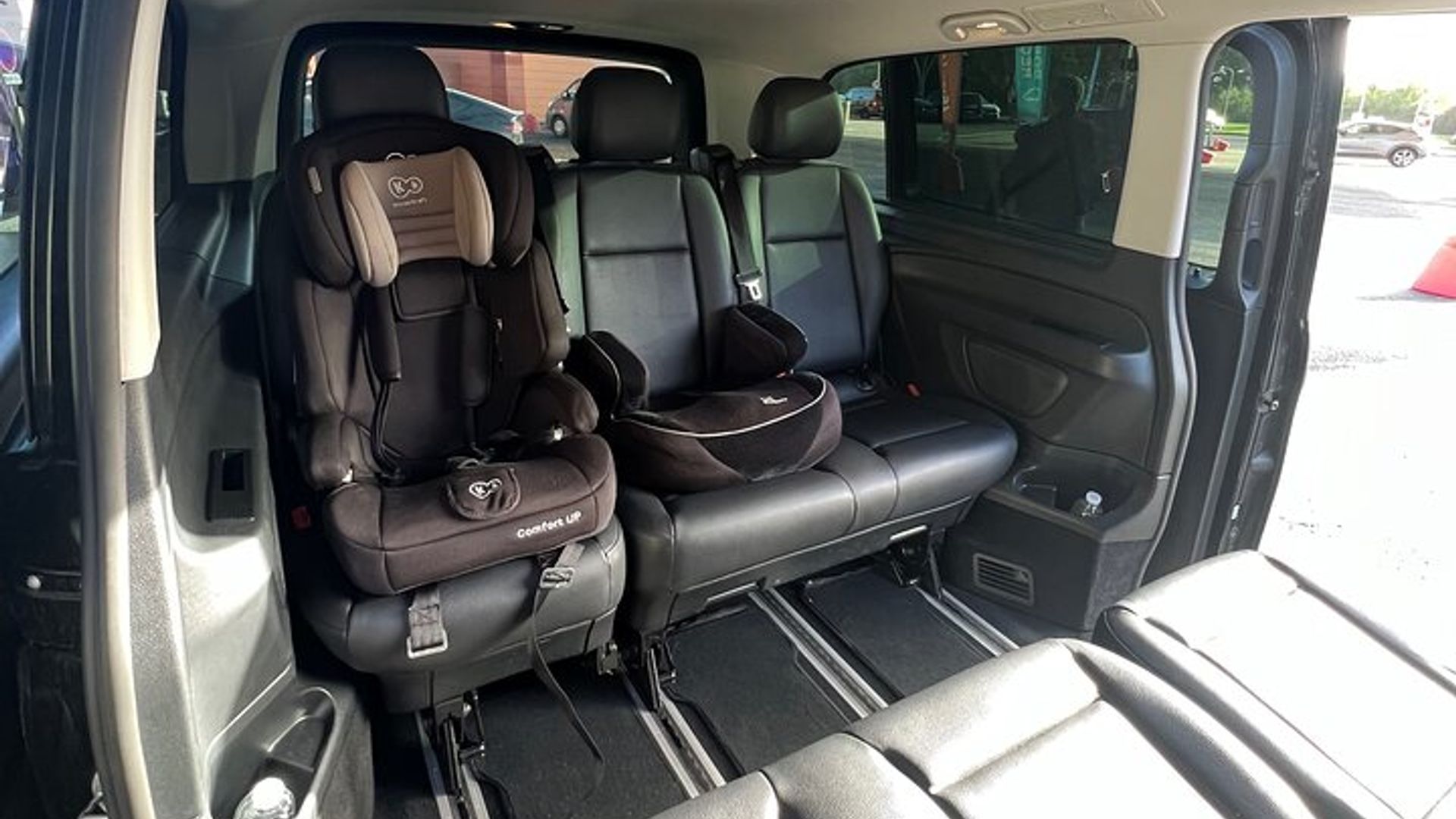 Paris Private Transfer to CDG or Orly with Luxury Upgrade