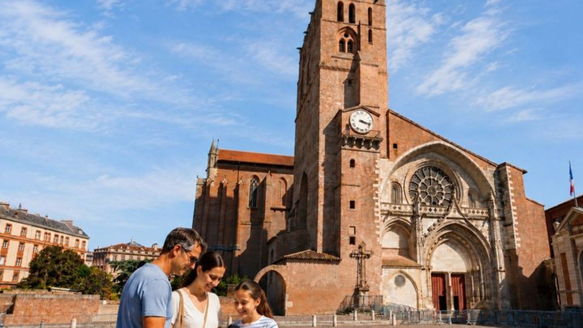 Toulouse Scavenger Hunt & Highlights Self-Guided Walking Tour