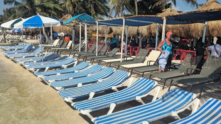 El Mariachi Loco Beach Club