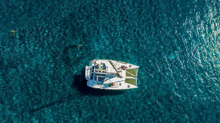 Santorini Private Half-Day Sightseeing and Snorkeling Cruise