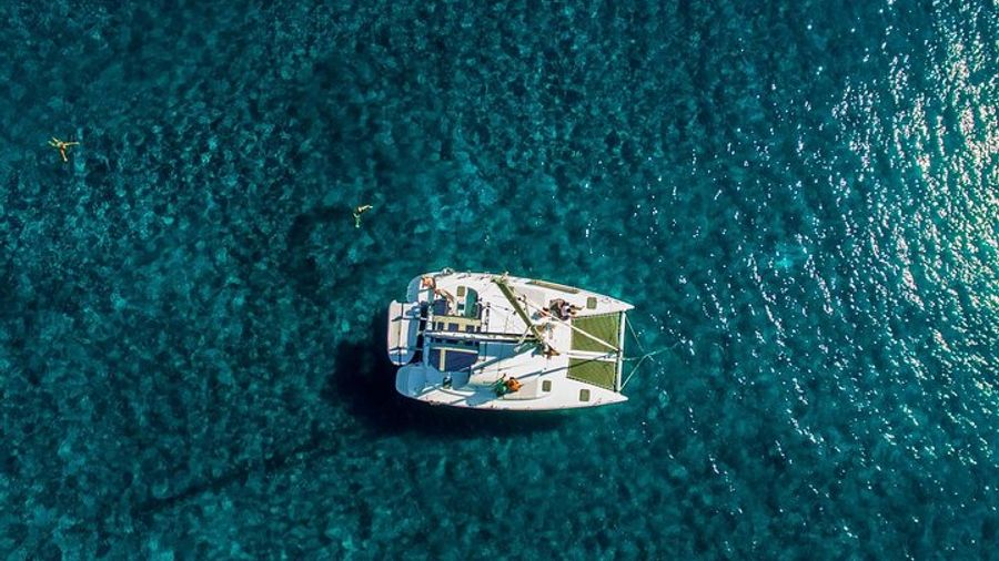 Santorini Private Half-Day Sightseeing and Snorkeling Cruise