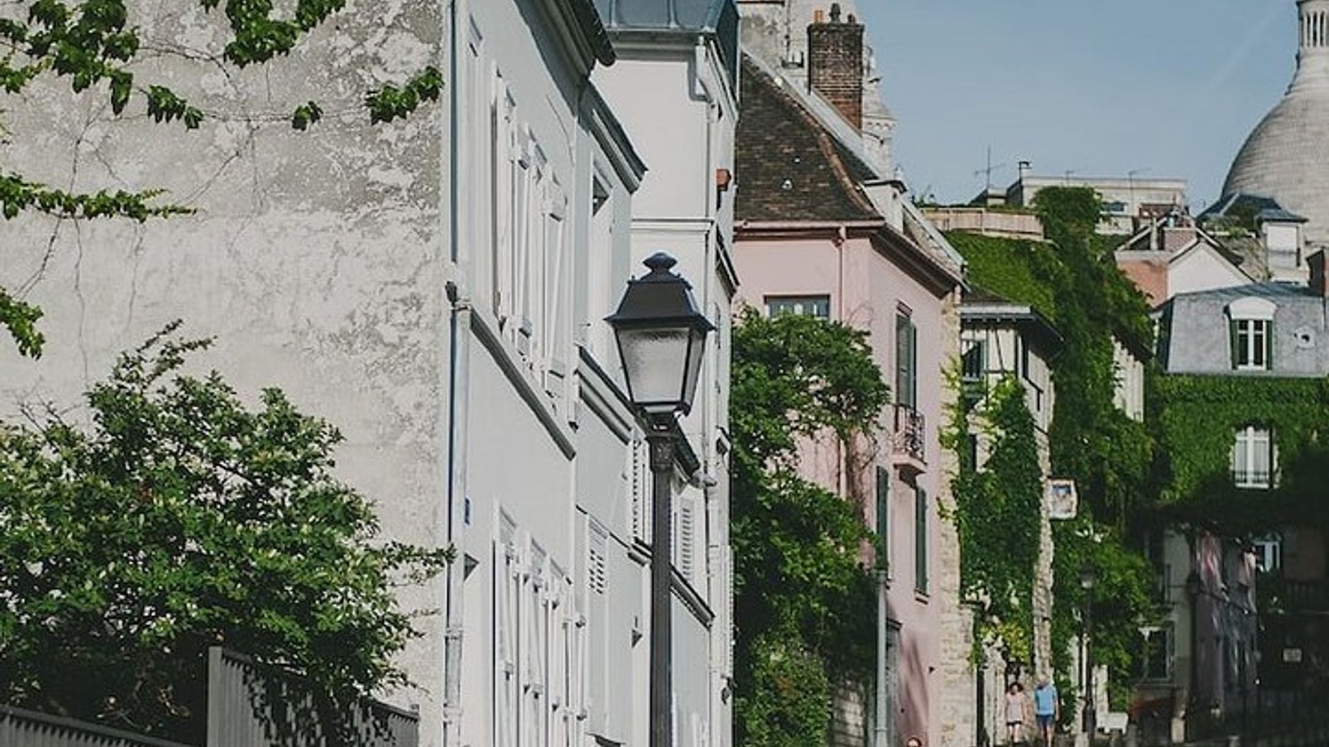 Paris: Montmartre Private Walking Tour With Food Tastings