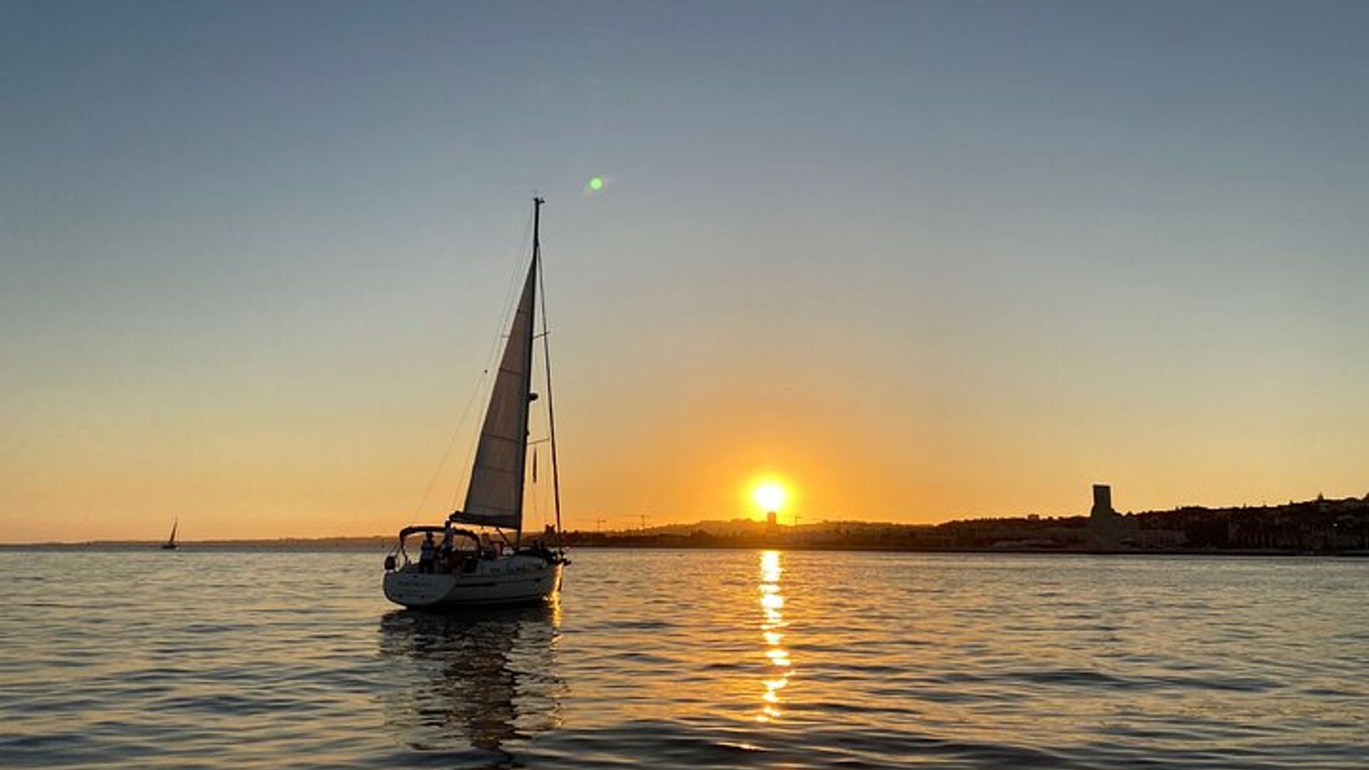 Lisbon Romantic Private 2h Sunset Cruise with sparkling wine