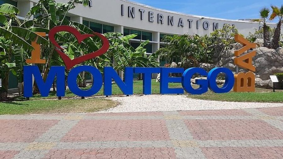 Private Transfer and Hotel Pickup from Montego Bay Airport to Negril
