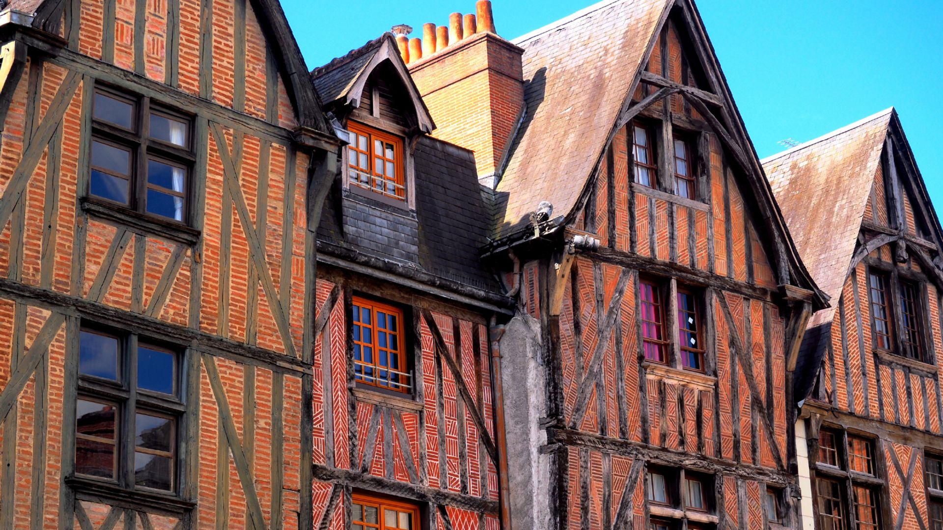 Bourges: Audio guided walking tour (1h20 - 22 audio comments)