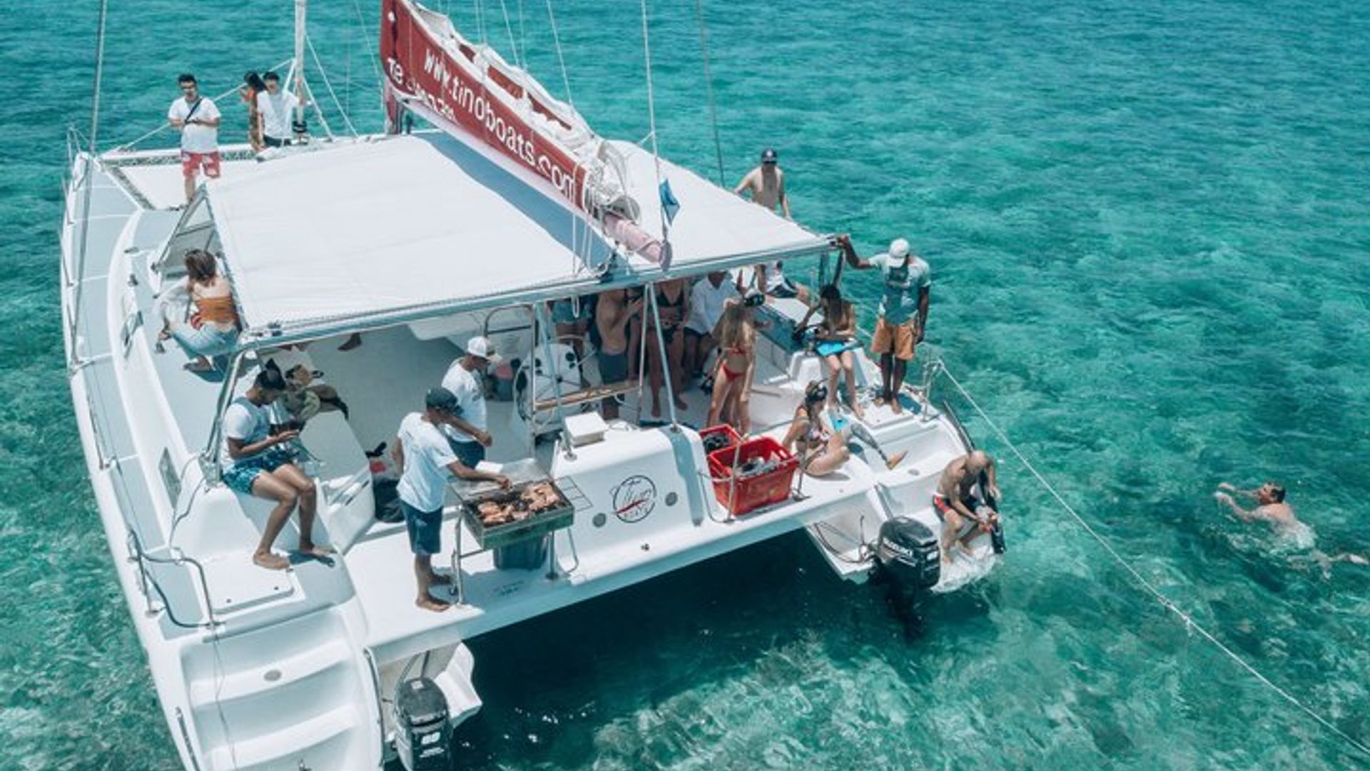 Ile aux Cerfs Catamaran Cruise and Lunch